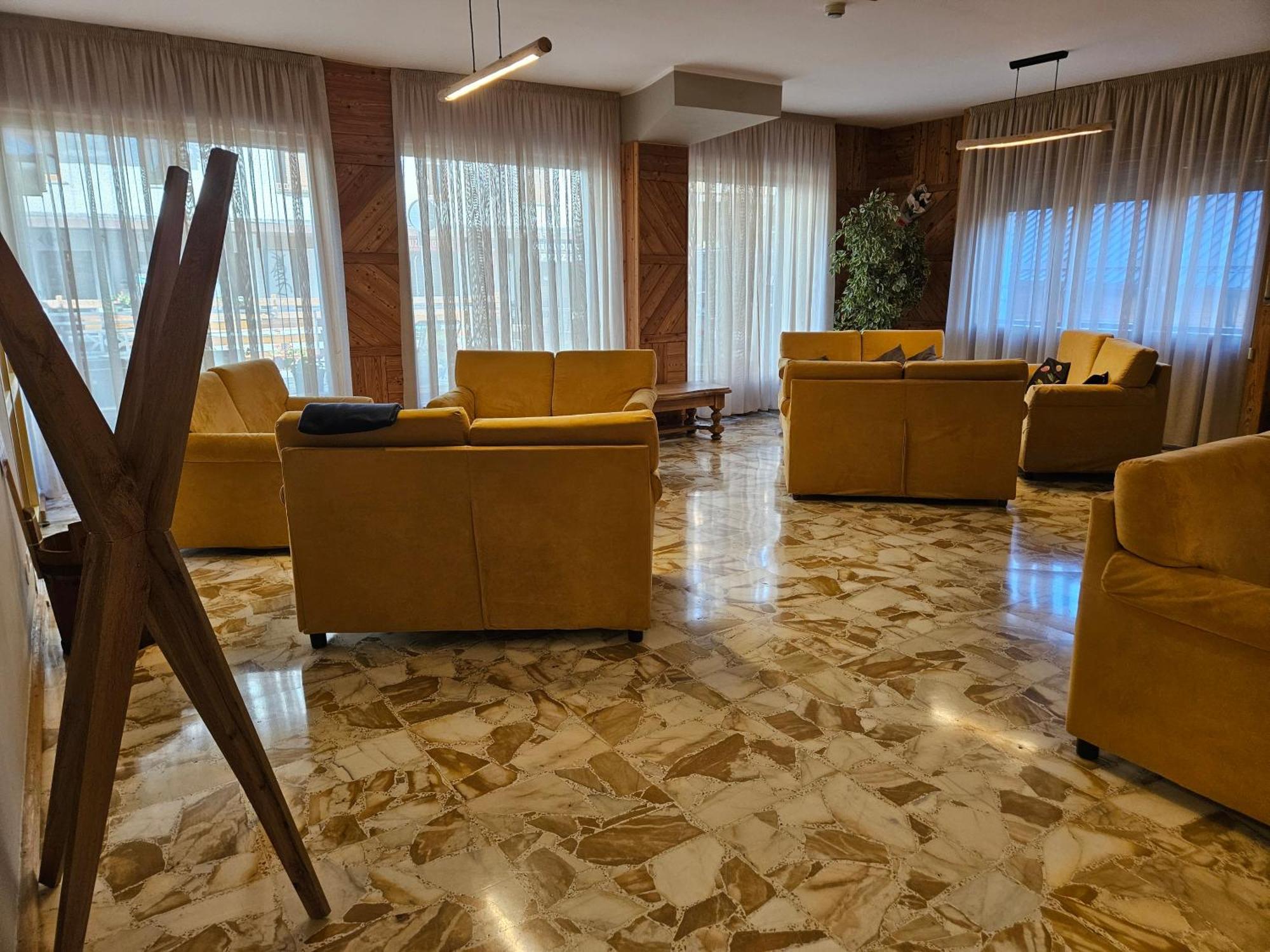 Hotel Holiday Debili Соз-д'Улькс Екстер'єр фото