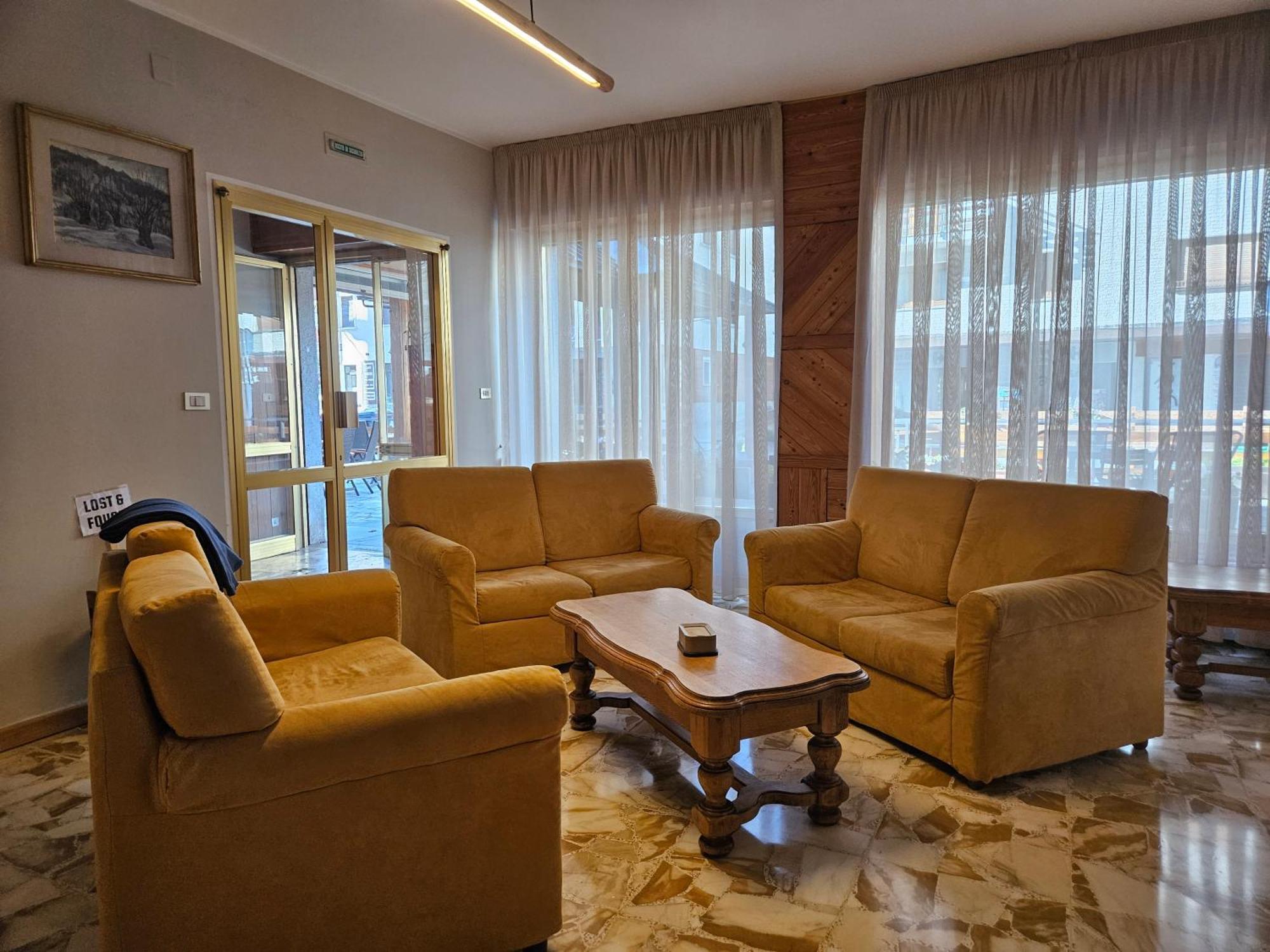 Hotel Holiday Debili Соз-д'Улькс Екстер'єр фото