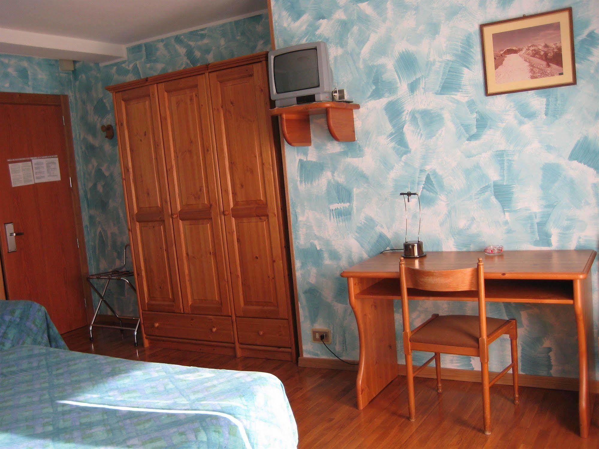 Hotel Holiday Debili Соз-д'Улькс Екстер'єр фото